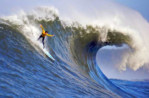 Surfing Mavericks Competition