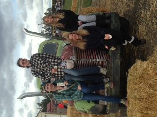 c'mon doen to the family.